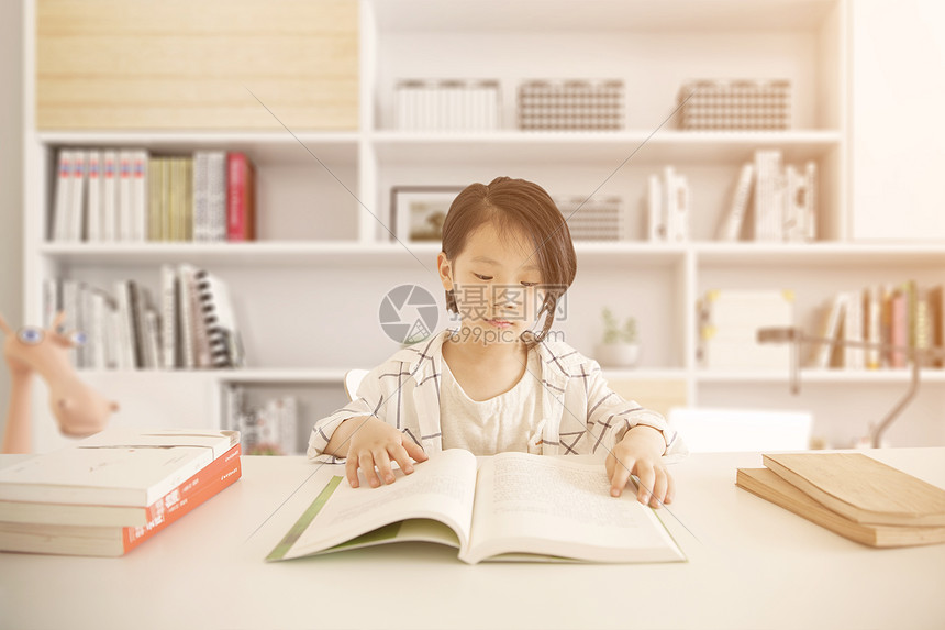 中芯国际(00981)发布第二季度业绩,股东应占利润1.32亿美元 三季度收入指引为环比增长5%到7%