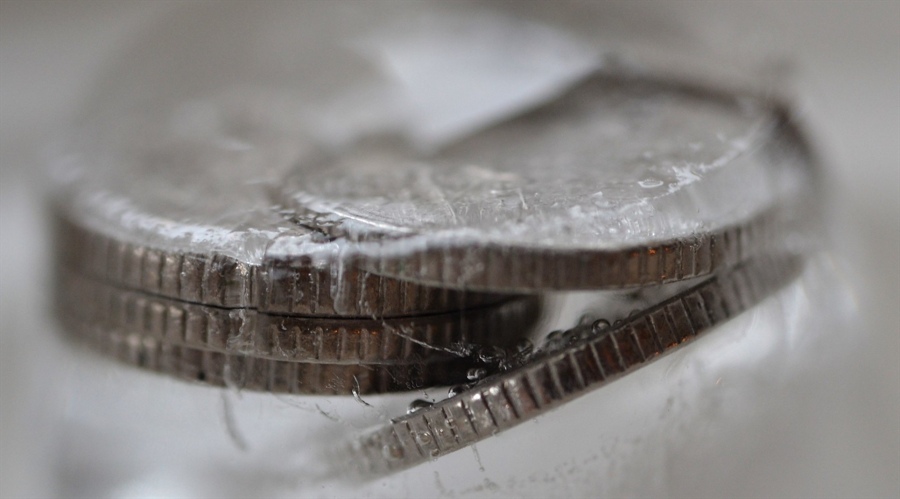 Canalys:2025年第二季度全球智能手机出货量微降至2.889亿部