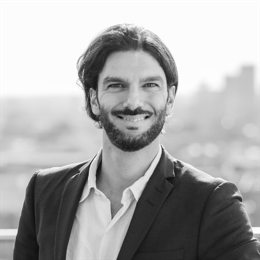 广州千人齐聚观看阅兵直播 广东省劳模:作为建设者的一份子倍感光荣!